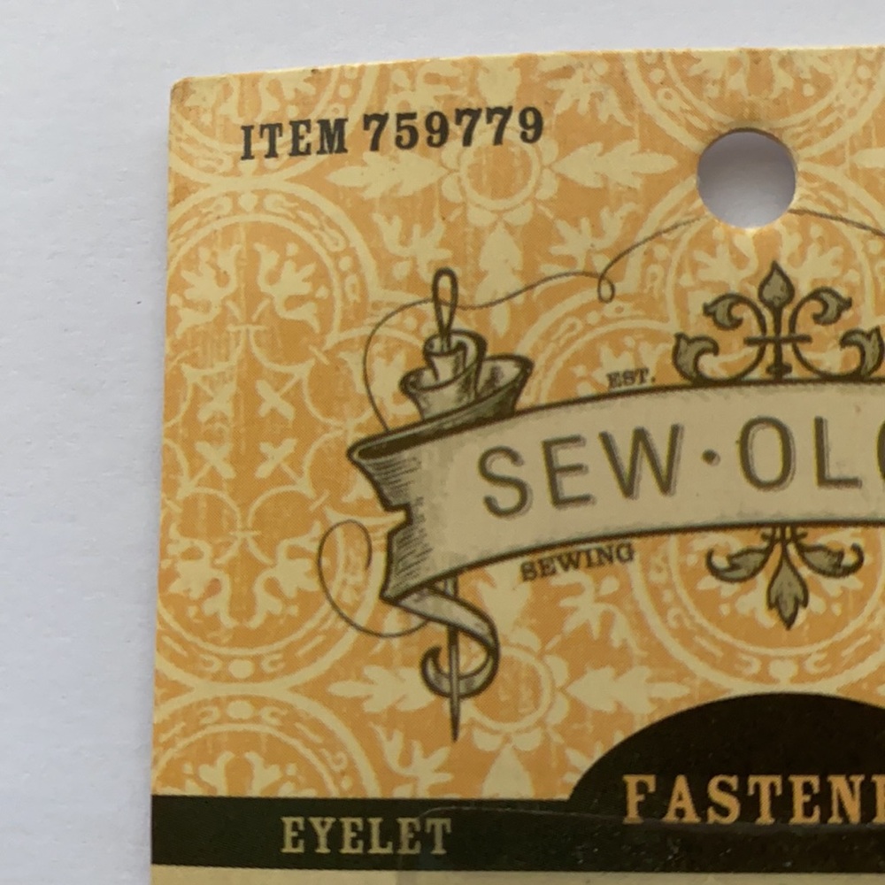 2011 Sew-ology Fastener 25 eyelets 2 tools 5/32 inch 3.97mm 759779 - Picture 4 of 7